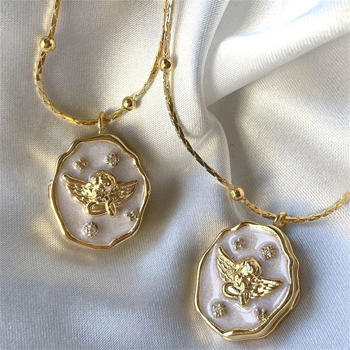 Elegant Angel Shell Photo Locket Necklace