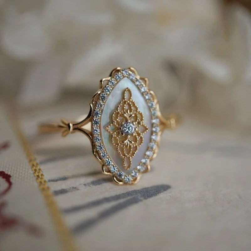 French Vintage White Lace Inlaid Ring